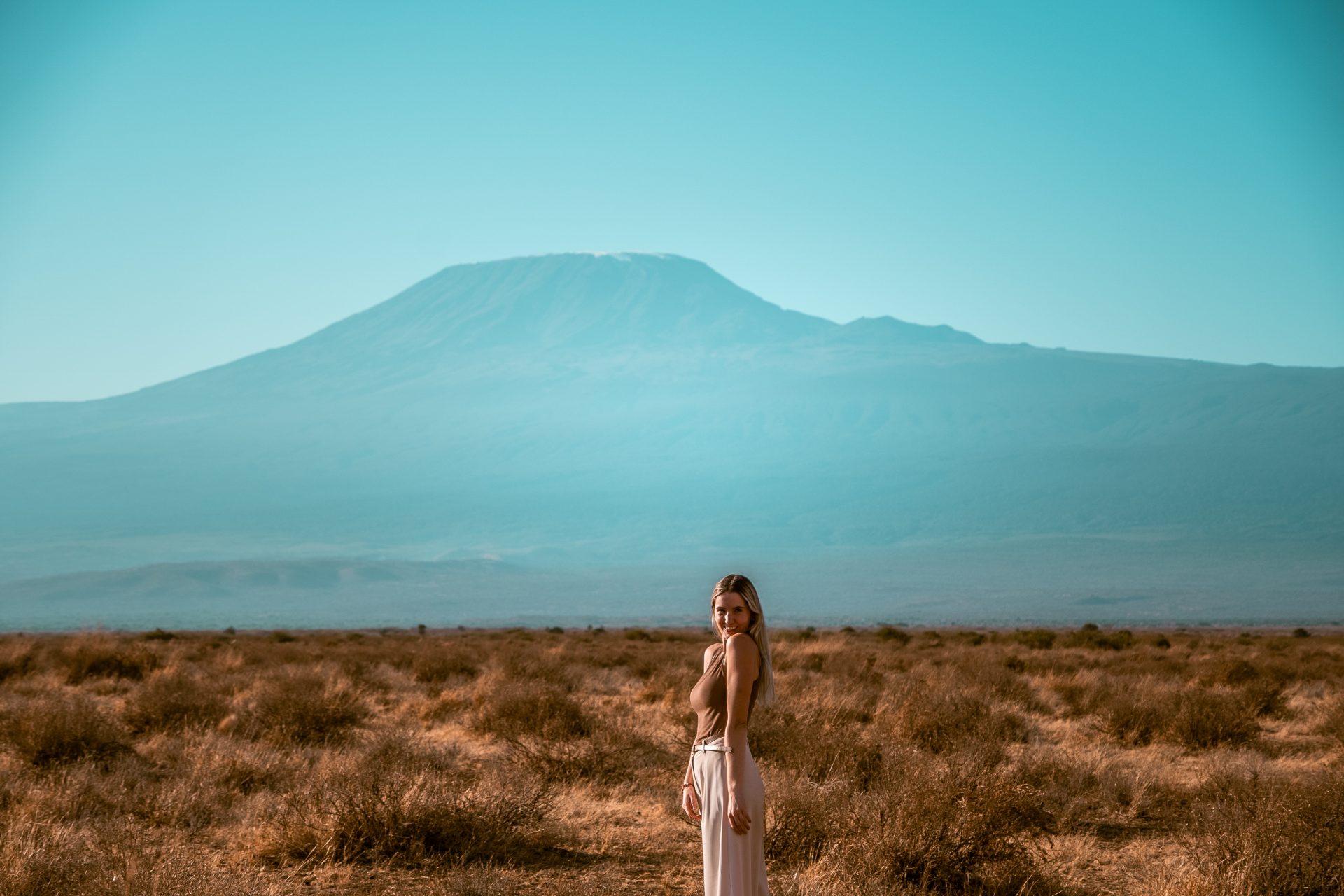 Beklim Afrika's hoogste berg, de Kilimanjaro, Amboseli national Park, Tanzania, Kenia